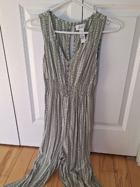Button-Front Sleeveless Jumpsuit in Sage Green and White